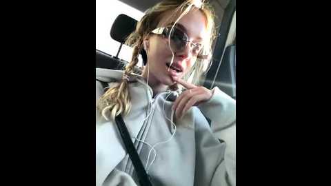 Media: enjoy_my_beauty Stripchat 2025-10-09 07:08:00