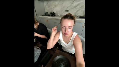 nura_n_sarah