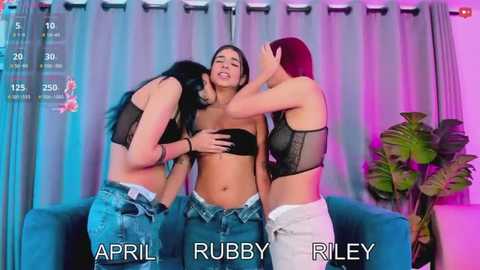 Media: evil_giirls Stripchat 2025-10-11 02:01:00