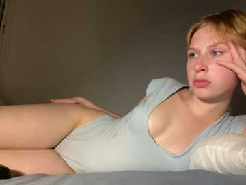 Media: lisa_5329 Stripchat 2025-10-11 17:45:00