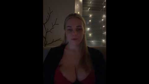 Media: lisaxtra Stripchat 2025-10-14 00:03:00