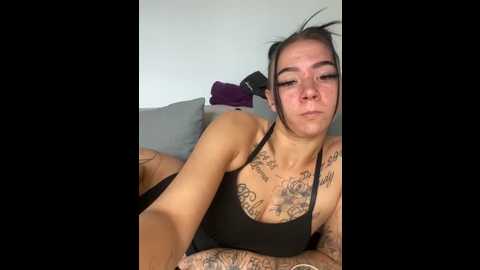 Media: youngzoexx Stripchat 2025-10-14 10:28:00