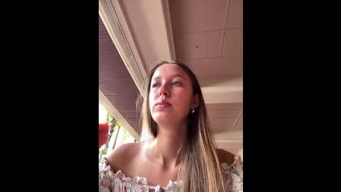 Media: ellirose Stripchat 2025-10-15 01:58:00