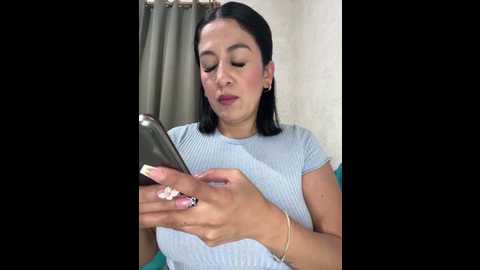 Media: la_quecu Stripchat 2025-10-15 00:42:00