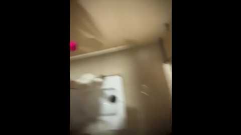 Media: littleqiu Stripchat 2025-10-15 11:41:00
