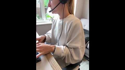 phoebe_lily