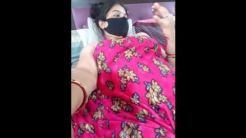 Media: priyanka_pal Stripchat 2025-10-15 02:03:00