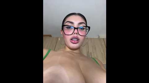 Media: zui_lu Stripchat 2025-10-15 05:16:00