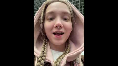Media: bambi_lu Stripchat 2025-10-16 19:58:00