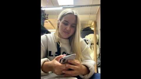 Media: candyvice Stripchat 2025-10-16 17:00:00