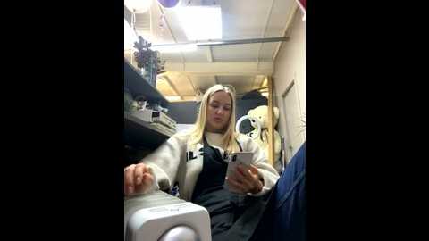 Media: candyvice Stripchat 2025-10-16 17:54:00