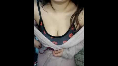 Media: kitty_2000 Stripchat 2025-10-16 02:45:00
