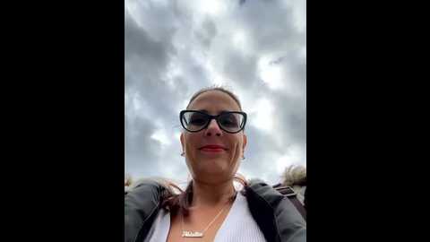Media: natakitten Stripchat 2025-10-16 07:05:00