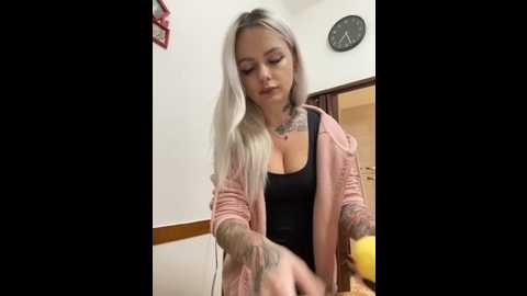 Media: pandaxxx_ Stripchat 2025-10-16 17:28:00
