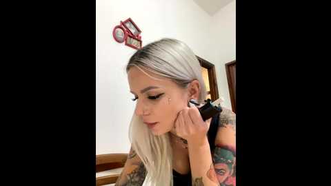 Media: pandaxxx_ Stripchat 2025-10-16 18:44:00