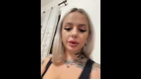 Media: pandaxxx_ Stripchat 2025-10-16 18:51:00