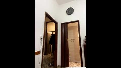 Media: pandaxxx_ Stripchat 2025-10-16 19:41:00