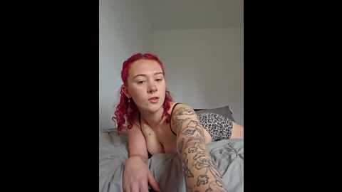 Media: alicethomass Stripchat 2025-10-17 10:38:00