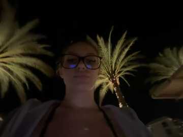 Media: divinedesireduo Stripchat 2025-10-17 23:02:00