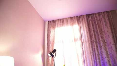 Media: elarablush__ Stripchat 2025-10-17 12:38:00