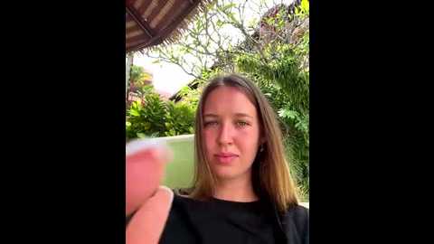 Media: ellirose Stripchat 2025-10-17 04:12:00