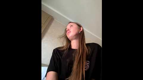 Media: ellirose Stripchat 2025-10-17 06:55:00