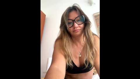 Media: gabriellacali Stripchat 2025-10-17 09:20:00