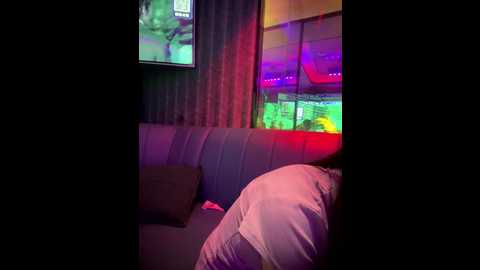 Media: littleqiu Stripchat 2025-10-17 14:01:00