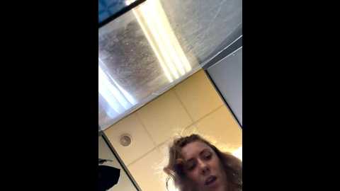 Media: mariid Stripchat 2025-10-17 18:36:00