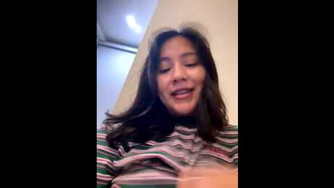 Media: naminae Stripchat 2025-10-17 10:02:00