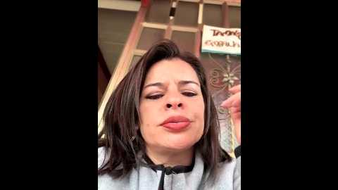 Media: nathalia_28_ Stripchat 2025-10-17 14:26:00