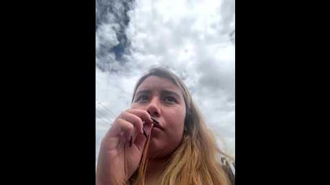 Media: violettt_hot Stripchat 2025-10-17 16:10:00