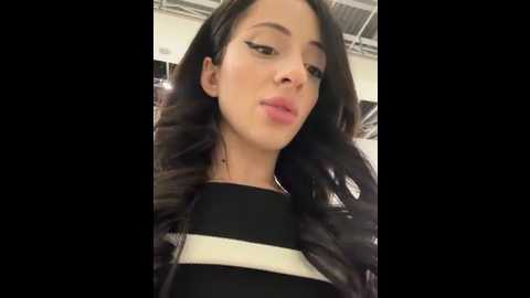 Media: yesmoree Stripchat 2025-10-17 11:17:00