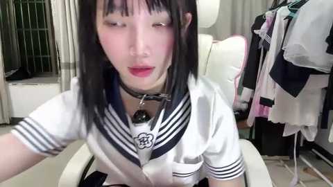 Media: yiyi_707 Stripchat 2025-10-17 15:45:00