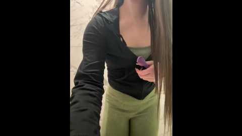 Media: isabella21_ Stripchat 2025-10-18 22:37:00