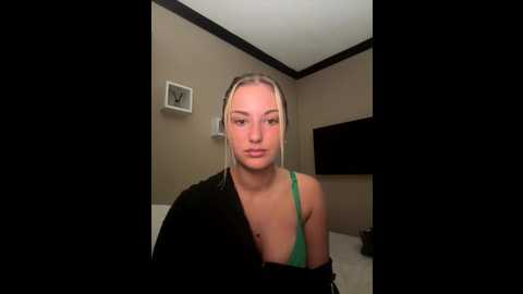 Media: laceymilliexoxo Stripchat 2025-10-18 21:10:00