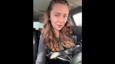 Media: mariid Stripchat 2025-10-18 07:00:00
