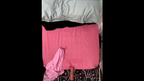 Media: penny_bubbles Stripchat 2025-10-18 07:05:00
