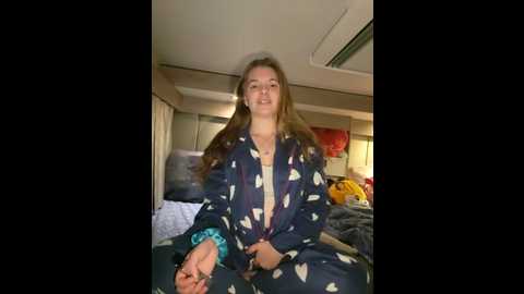 Media: vanlifevixen Stripchat 2025-10-19 03:23:00