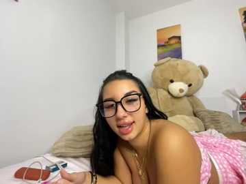 Media: blueeyes_bb Stripchat 2025-10-21 09:52:00