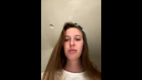 Media: ellirose Stripchat 2025-10-22 04:30:00