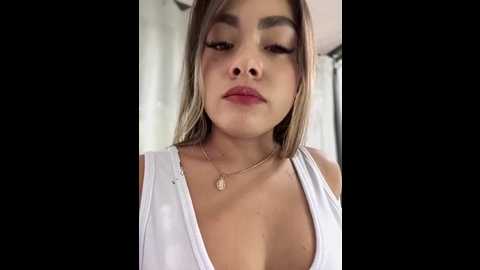 Media: mayamoanxxx Stripchat 2025-10-22 13:11:00