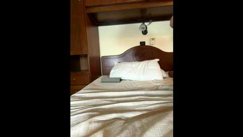 Media: sara_1973 Stripchat 2025-10-22 16:27:00