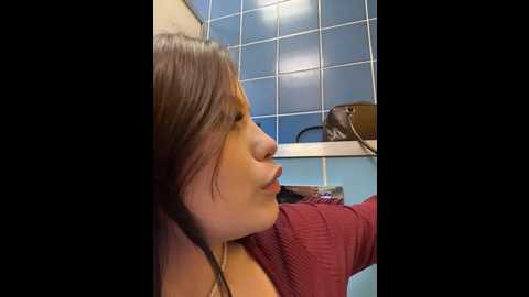 Media: chloe__moon Stripchat 2025-10-23 20:07:00