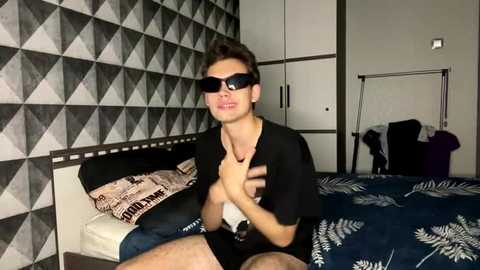 Media: merycouple Stripchat 2025-10-23 01:14:00