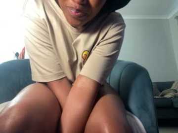 Media: watermommy Stripchat 2025-10-23 15:21:00