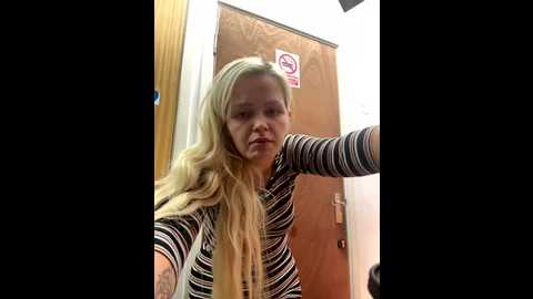 Media: cherryxox_ Stripchat 2025-10-24 10:34:00