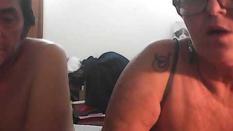 Media: dolcecoppia2025 Stripchat 2025-10-24 01:33:00