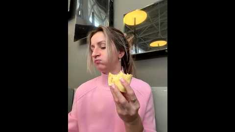 Media: evvamur Stripchat 2025-10-24 06:59:00