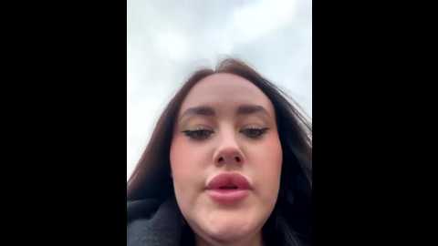 Media: kirasunshine Stripchat 2025-10-24 08:21:00
